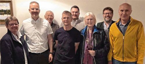 Der Vorstand der Bürgerhilfe Eggstätt: Sonja Lotha (links) stellte den Verein in der jüngsten Bürgerversammlung vor und warb um weitere ehrenamtliche Helfer. Foto re