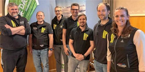 Der Vorstand des Alpenvereins Mühldorf blickt trotz großer finanzieller und personeller Herausforderungen optimistisch ins neue Jahr. Auch dank eines neuen Zweiten Vorsitzenden Josef Heubelhuber (hinten). Davor: Beisitzer Alexander Schäftlmaier, Vorsitzender Thomas Gansmeier, Schatzmeister Matthias Hergenhan, Jugendreferent Dr. Michael Föhniger, Schriftführer Josef Hell, Beisitzerin Sandra Lechertshuber (von links).Foto  re