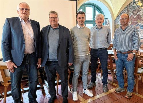 Die Bäcker-Innung hat einen neuen Vorstand gewählt: (von links) Obermeister Stefan Neumeier, sein Stellvertreter Franz Neumeier sowie die Vorstandsmitglieder Gerhard Kotter, Andreas Neumeier und Alfons Neumeier.