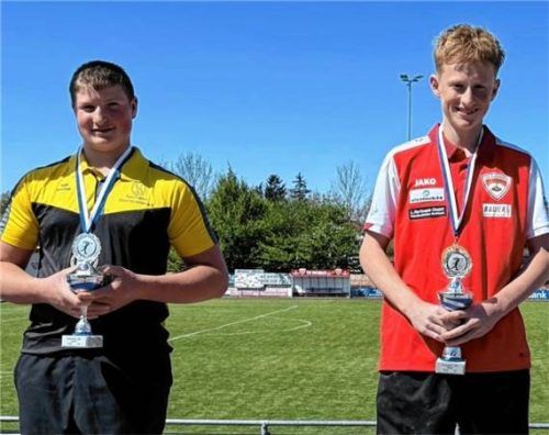 Die Bayernpokal-Sieger bei der Jugend U16 und den Schülern U14: Luis Hartmann vom TSV Buchbach (rechts) und Marinus Baumann vom SV Ostermünchen.Foto Albert Kamhuber
