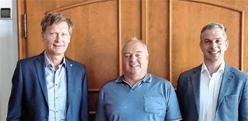 Die drei Unterreiter Bürgermeister bei der ersten Sitzung des Gemeinschaftsausschusses in Gars: (von links) Zweiter Bürgermeister Anton Bruckmaier, Bürgermeister Leonhard Moosmeier und Dritter Bürgermeister Andreas Hauner. Foto Fuchs