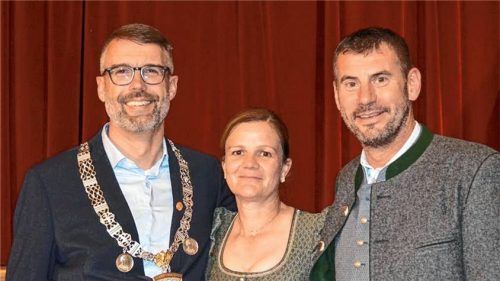 Die ehemalige Zweite Bürgermeisterin Daniela Ludwig ist die neue Kulturbeauftragte Grassaus. Das Bild zeigt sie mit Bürgermeister Stefan Kattari (links) und dem ehemaligen Dritten Bürgermeister Manfred Huber. Foto Archiv Eder