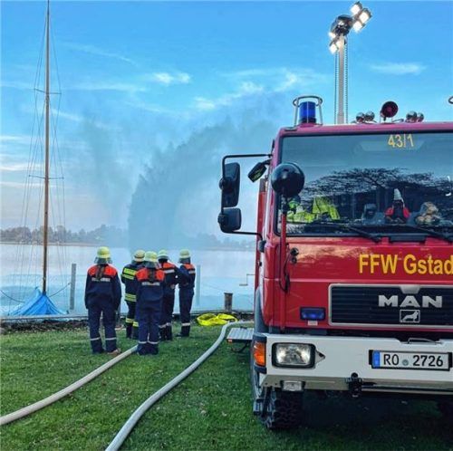 Die Feuerwehr Gstadt-Gollenshausen im Einsatz.