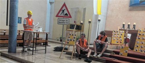 Die Firmlinge auf ihrer Baustelle.Foto  rath