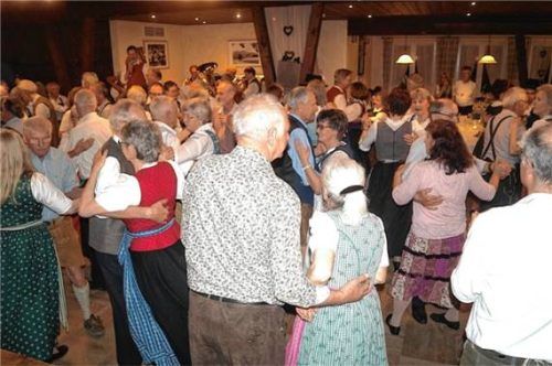 Die Gäste hatten sichtlich Freude.Foto Volkstanzkreis Rosenheim