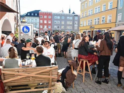 Die Innenstadt wurde zur Wirtshausbühne: Die Wirtshaus- Roas sorgte für volle Lokale und Plätze.