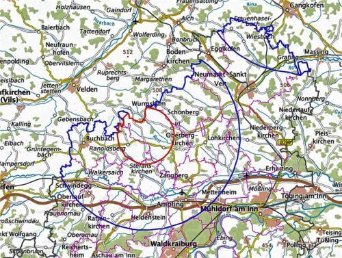Die Karte zeigt die neue Schutzzone (roter Kreis) und Überwachungszone (blauer Kreis) rund um Oberbergkirchen – bis zur Landkreisgrenze. Darüber hinaus existiert im nördlichen Landkreis Mühldorf aktuell noch eine weitere Überwachungszone, die von einem früheren Ausbruch im Landkreis Rottal-Inn herrührt. Landratsamt Mühldorf