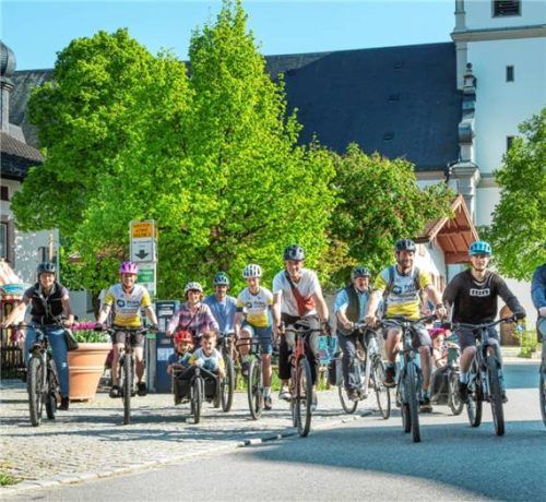 Die Marktgemeinde Prien beteiligt sich am bundesweiten Stadtradeln. Vom 13. Juni bis 3. Juli 2026 können Teilnehmer Alltagskilometer sammeln. Den Auftakt bildet eine gemeinsame Tour am „Haus des Gastes“. Foto Berger