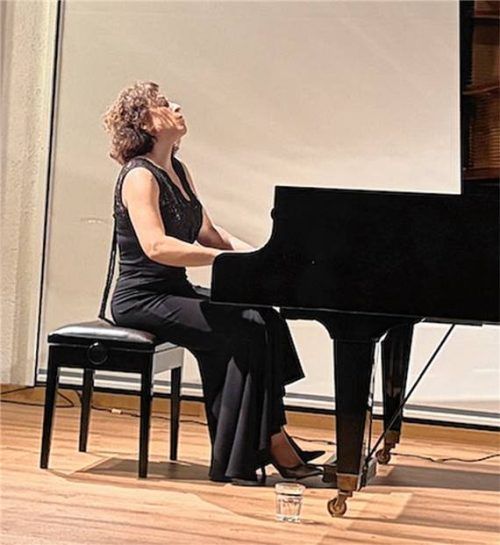 Die Pianistin Lilian Akopova bei ihrem Konzert in Grassau. Foto Kirchner