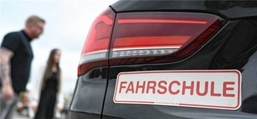 Die Prüfungen für den Führerschein abzulegen, ist nicht einfach. Wer aber schummelt, der bekommt Probleme. Foto dpa/Lars Penning