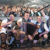 Internationales Fest mit Auer Unterstützung