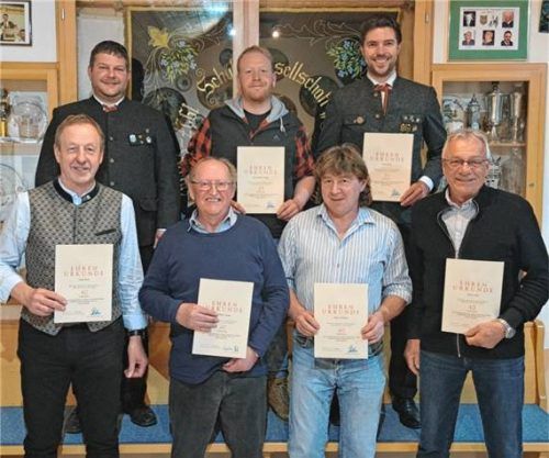 Die Schützengesellschaft Straßkirchen hat langjährige Mitglieder geehrt.Foto re