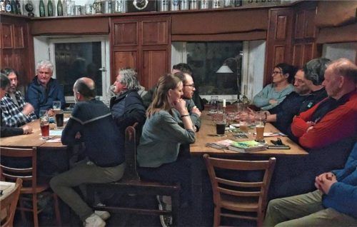 Die Stammtischgespräche der Schnaitseer Biobauern im Baderbräu. Foto re