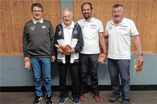 Die Stockschützen aus Weyarn mit (von links) Roland Geier, Werner Fischold, Peter Stacheder und Georg Eck. Foto Schmid