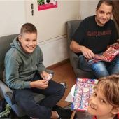 Tauschbörse für Sammelbilder und Stadion-Rallye