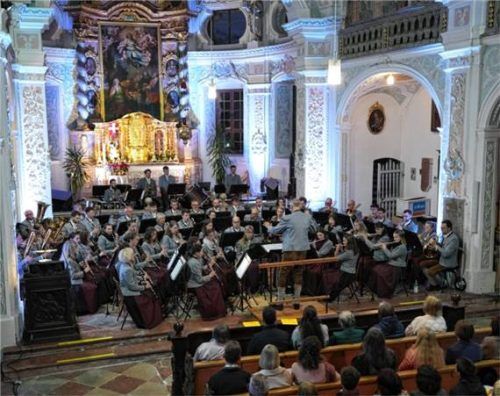 Die Trachtenblaskapelle Ramsau unter dem Dirigat von Robert Liebel. Foto re
