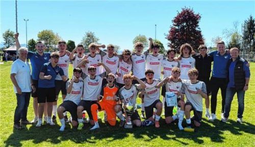 Die U17 des TSV Ampfing bezwang die SG Raubling/Großholzhausen/Nicklheim mit 1:0 und sicherte sich den Titel.