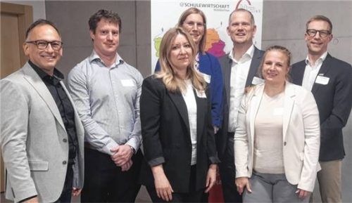 Die Veranstalter und Referenten: (vorne, von links) Claudius Rychlik, Olga Görlitz-Ahmetovic und Daniela Degan sowie (hinten, von links) Dr. Stefan Hofherr, Dr. Carolin Jürgens, Raphael Bablick und Jürgen Brunner. Foto Stettner