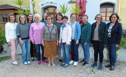 Die Vorstandschaft von „Kraiburger Frauen aktiv“ wurde neu gewählt. Dazu gratulierte auch Bürgermeisterin Petra Jackl (rechts). Foto Bachmaier