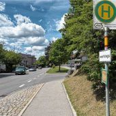 Schild soll Parkproblem für Kirchenbesucher lösen