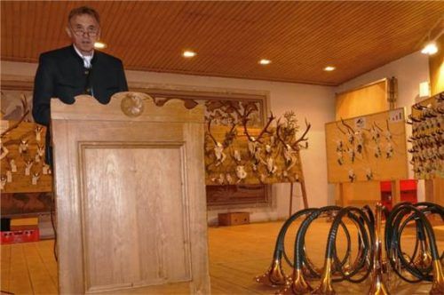 Dr. Ernst Andiel fordert strikte Einhaltung der TBC-Untersuchung beim Rotwild.