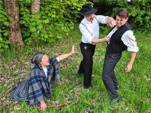 Dramatisch, spannend, lustig und berührend wird es beim bayerischen Singspiel „Die schlafende Jungfrau“ zugehen, die Proben laufen auf Hochtouren.Foto Edelweißverein Bad Feilnbach