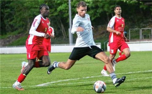 Edis Muhameti auf dem Weg zum 1:1. Foto Wolfgang Fehrmann