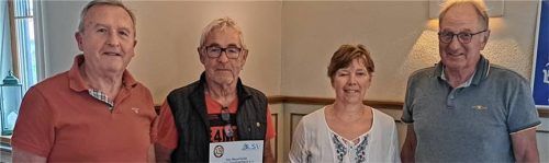 Ehrung verdienter Prüfer mit (von links) BLSV-Kreisvorsitzendem Franz Parzinger, Josef Brunner, Carola Richter und BLSV-Sportabzeichen-Kreisreferent Rudolf Schenk.Foto  re