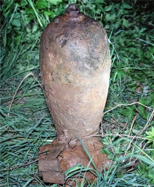 Einen verdächtigen Gegenstand fanden Kinder am Freitag in einem kleinen Bachlauf bei Lauterbach. Foto fib/MK