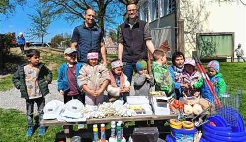 Eltern und engagierte Unternehmen stellten die Materialien zur Verfügung. Foto re
