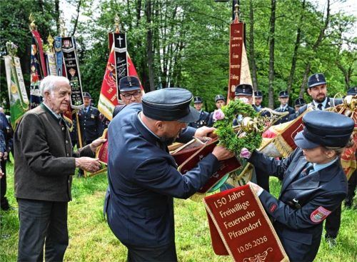 Erinnerungsbänder für die Feuerwehr Pfraundorf. Foto Franz Ruprecht
