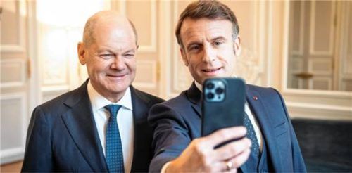 Ex-Bundeskanzler Olaf Scholz (links) mit dem französischen Präsidenten Emmanuel Macron. Foto dpa