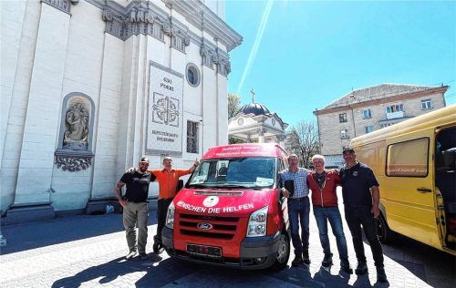 Fahrt nach Ternopil anlässlich der Spende eines Behindertenfahrzeugs: Carsten Knapp, Henning Bützow, Josef Stephan, Thomas Thrul und Johannes Dreikorn (von links).Fotos Ternopil-Helferkreis