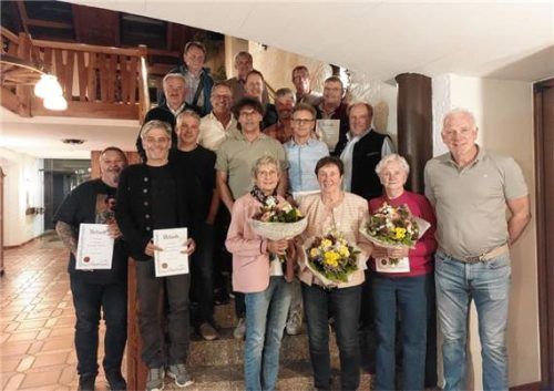 Fast alle Jubilare kamen zur Ehrung für 50 Jahre treue Mitgliedschaft beim SC Frasdorf.