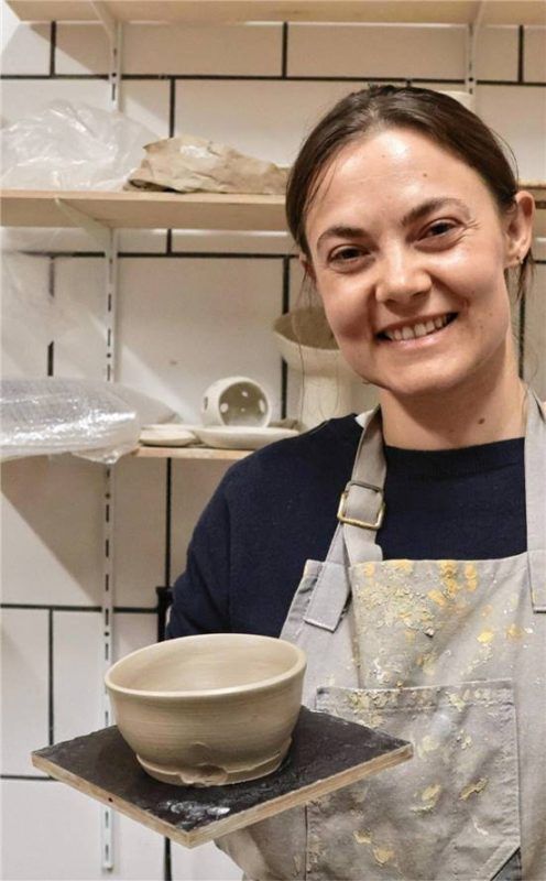 Fingerabdrücke und nicht ganz rund, aber ich bin zufrieden mit dem Ergebnis meiner ersten selbst gedrehten Tasse. Foto Mischner