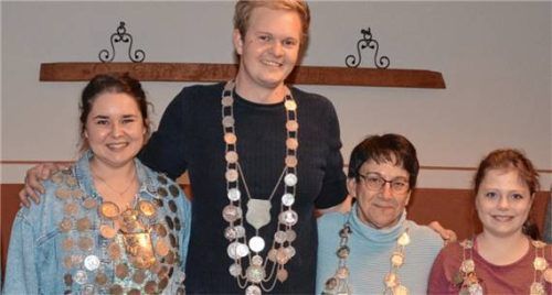 Freude bei den Schützenkönigen: (von links) Anna Graf, Vinzenz Fischer, Maria Spiel und Frieda Pronold. Foto re