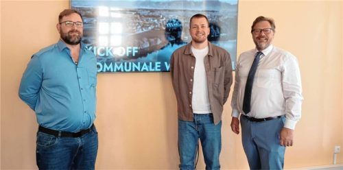 Freuen sich über den Auftakt der Kommunalen Wärmeplanung: Eggstätts Geschäftsleiter Johannes Halser, Adrian Hausner vom INEV Rosenheim und Bürgermeister Christoph Kraus (von links).Foto  Gemeinde Eggstätt