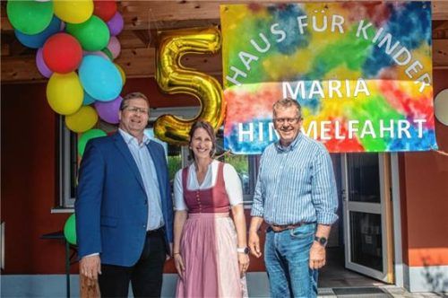 Freuten sich über das Fest: (von links) Christian Mayer, Renate Kirschbaum und Georg Weigl. Foto Stache