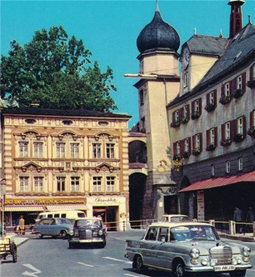 Früher befand sich vor dem Mittertor eine viel befahrene Straße...