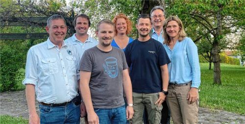 Führen künftig den Verein: (von links) Matthias Lindner, Andi Flad, Maxi Wegmaier, Elke Wolfsberger, Christian Baldauf, Wahlleiter Lorenz Ostermeier und Barbara Haneberg. Foto re