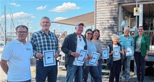 Für jahrzehntelange Treue zum BSCF wurden vom Vorsitzenden Todd Martin (von links) Günter Kaubisch, Hans-Maximilian Osenstätter, Regina Breitlow, Isabel Fietzek, Irmfried Wimmer und Klaus Holper ausgezeichnet. Auch Bürgermeisterin Irene Biebl-Daiber gratulierte. Foto Kirchner