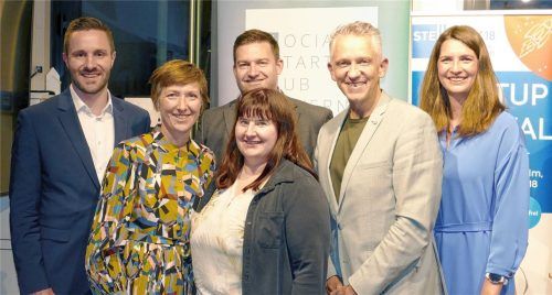 Für Unternehmertum mit Mehrwert: (von links) Daniel Artmann, Kristine Notz, David Siekaczek, Anika Gruner, Thomas Huber und Julia Amtmann. Foto Schubert