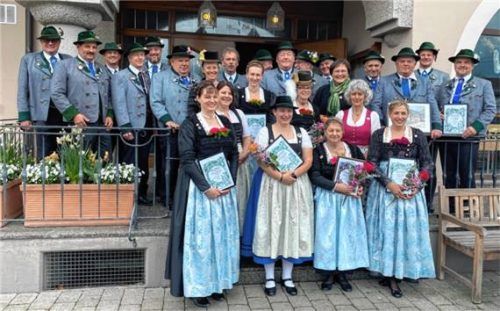 Gemeinschaftsfoto aller Geehrten. Foto re