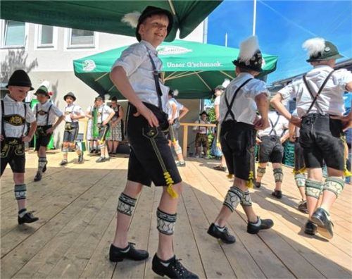 Getanzt wurde auf dem Holzboden.