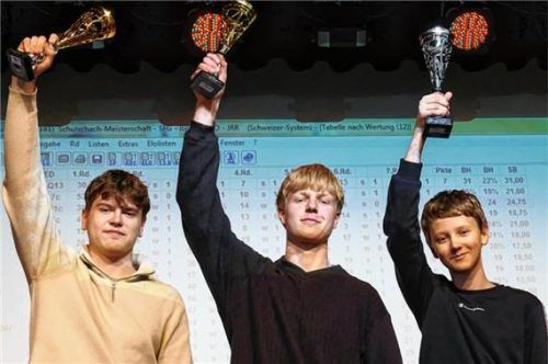 Glückliche Sieger: Julian Bulicz, Jakob Doriat, Anton Stöbel (von links).Foto  re