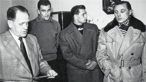 Große Namen auf einem Bild (von links): Weltmeister-Trainer Sepp Herberger, Erich Kaniber und die beiden WM-Helden Karl Mai (SpVgg Fürth/FC Bayern) sowie der WM-Final-Torschütze Max Morlock vom 1. FC Nürnberg.Fotos re