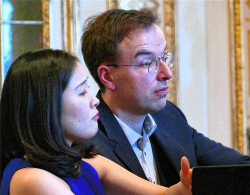 Hellwach und einander zugewandt spielten Séverine Kim und Knut Hanßen miteinander.Foto  Janka