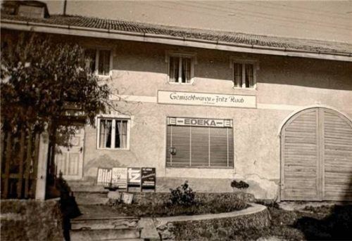 Historische Außenansicht des Lebensmittelgeschäfts.