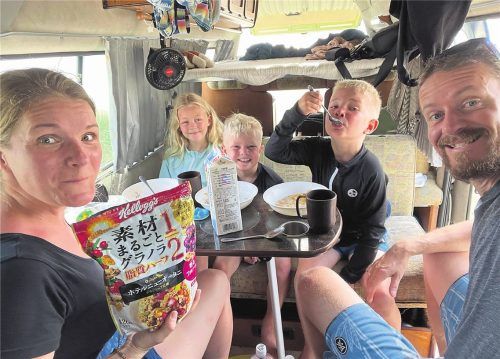 Im umgebauten Camper ist Melanie gerne mit ihrer Familie unterwegs.Fotos Melanie Morandell
