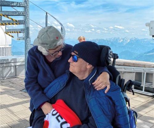 Johann mit seiner Frau auf dem Wendelsteingipfel.

Foto BRK Kreisverband Rosenheim